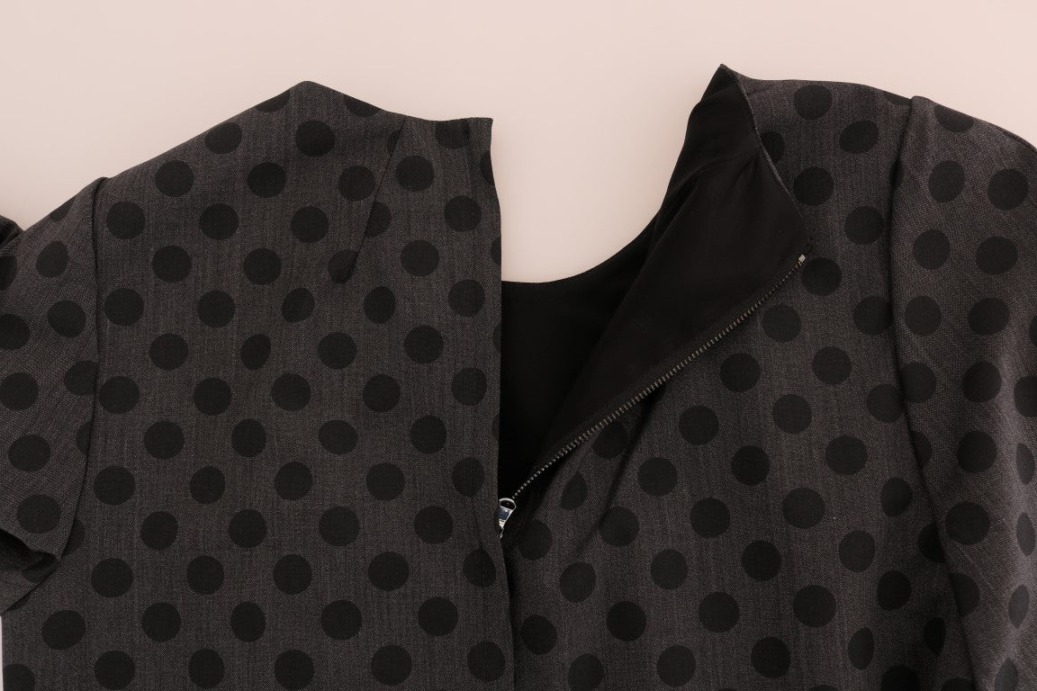 Robe en laine stretch à pois gris de Dolce & Gabbana, coupe élégante et tissu confortable visible sur l'image.