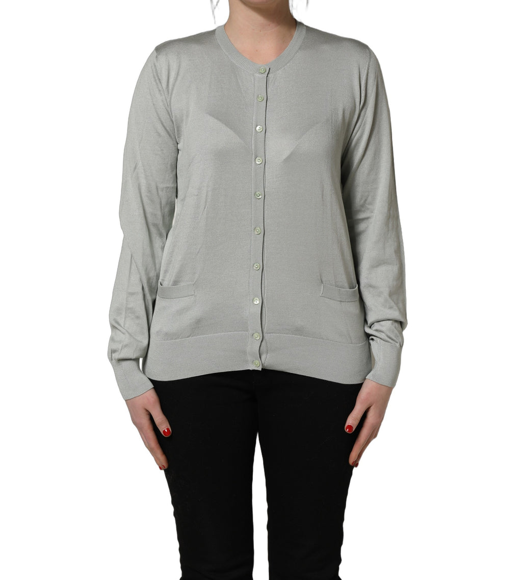Cardigan Dolce & Gabbana vert à boutons, manches longues, en laine ou coton, porté sur un mannequin.
