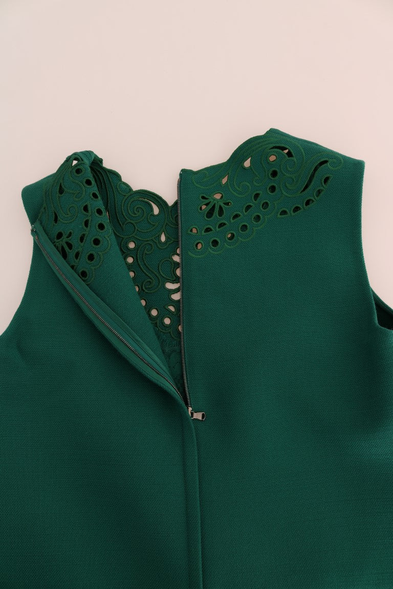 Robe en soie et laine verte à motifs floraux et découpes, Dolce & Gabbana, élégante, portée sur un mannequin.