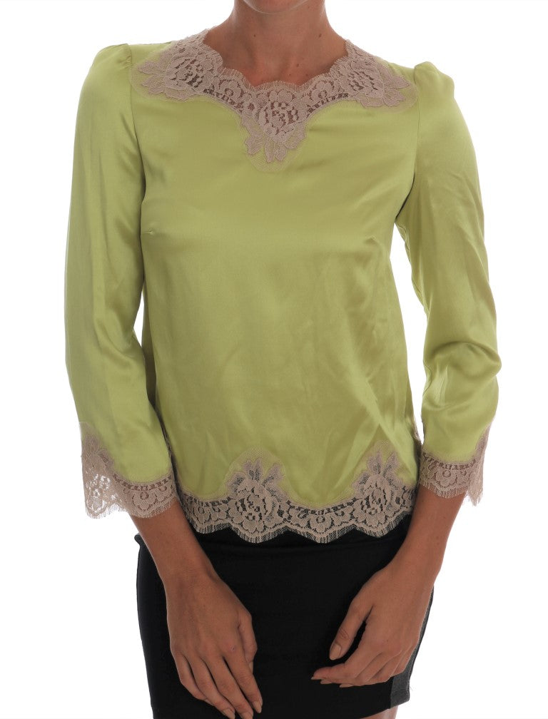 Chemise en soie verte Dolce & Gabbana, coupe ajustée et élégante, visible en détail dans l'image.