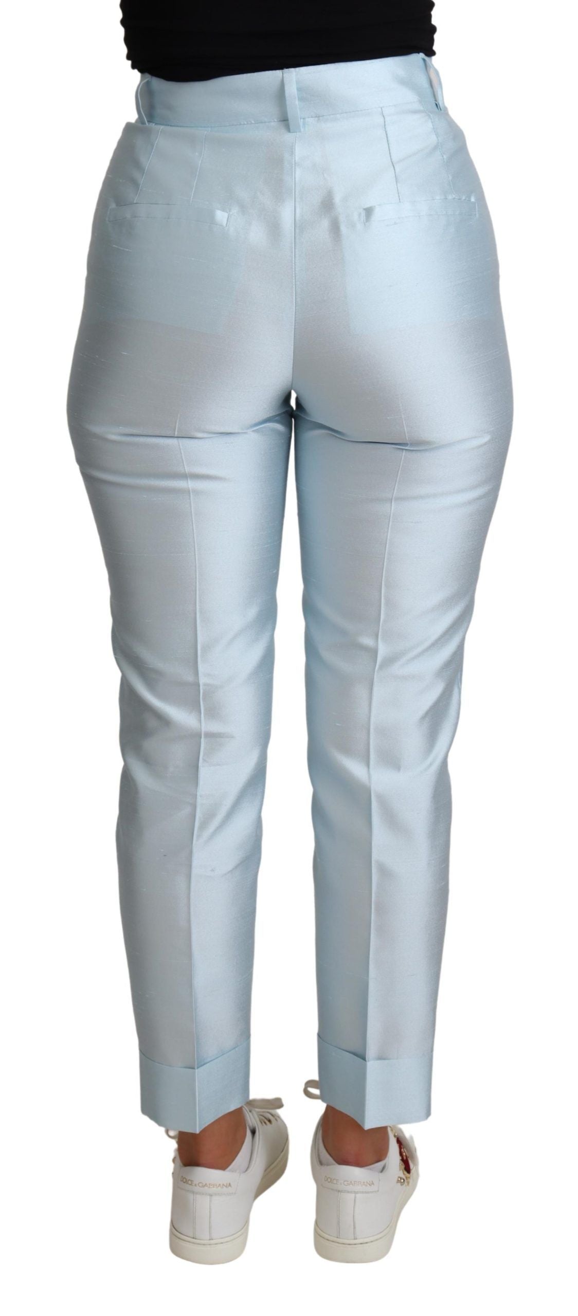Pantalon en soie bleu clair Dolce & Gabbana Light Blue, coupe courte et tapered, vue de face sur fond neutre.
