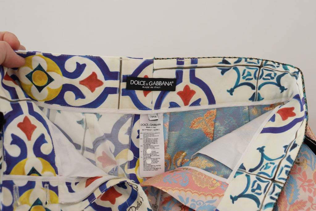 Shorts Dolce & Gabbana à taille haute multicolores, en tissu léger, avec un design tendance et coloré.