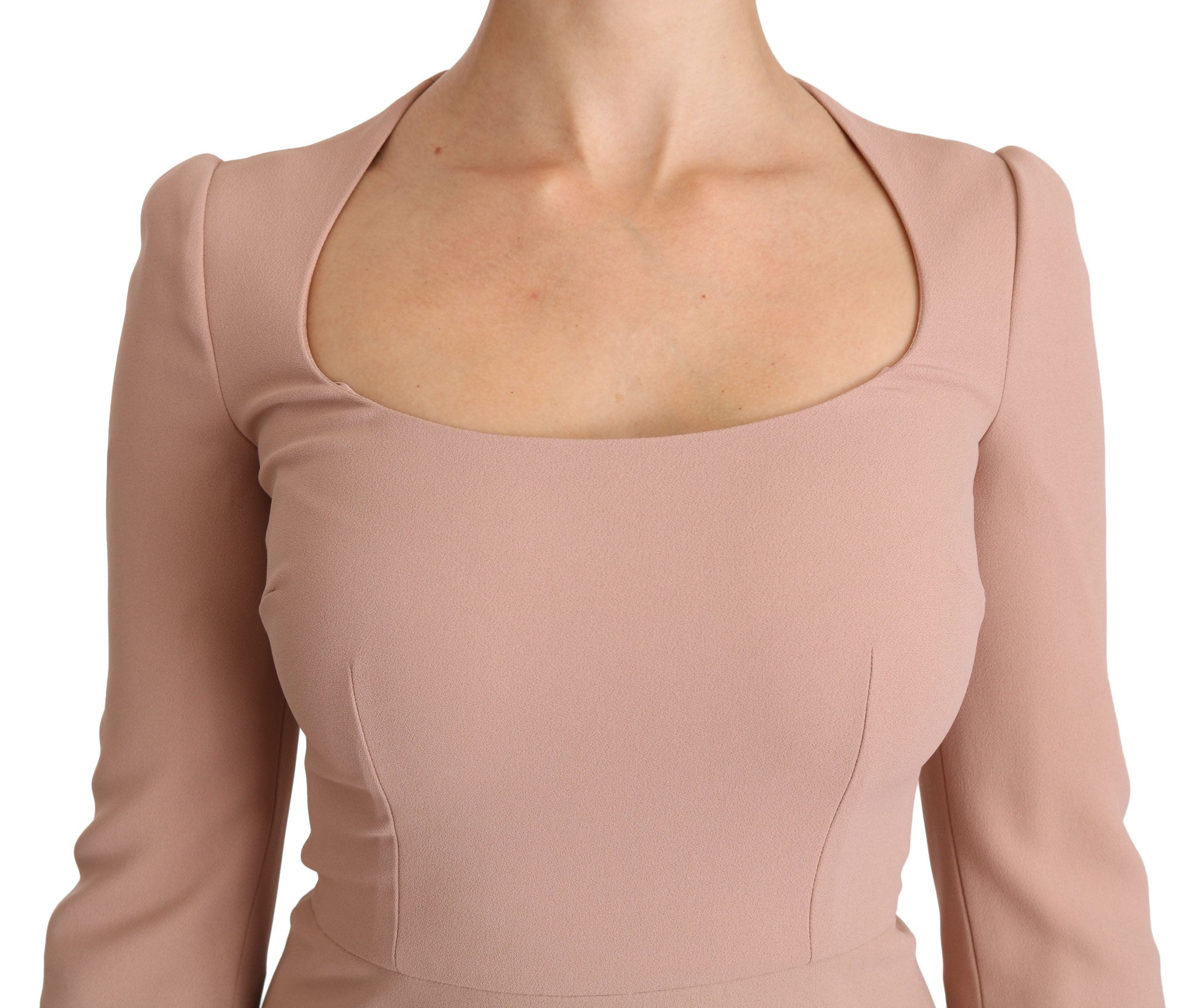 Robe Dolce & Gabbana rose à manches 3/4, coupe évasée en viscose, détail élégant et féminin.