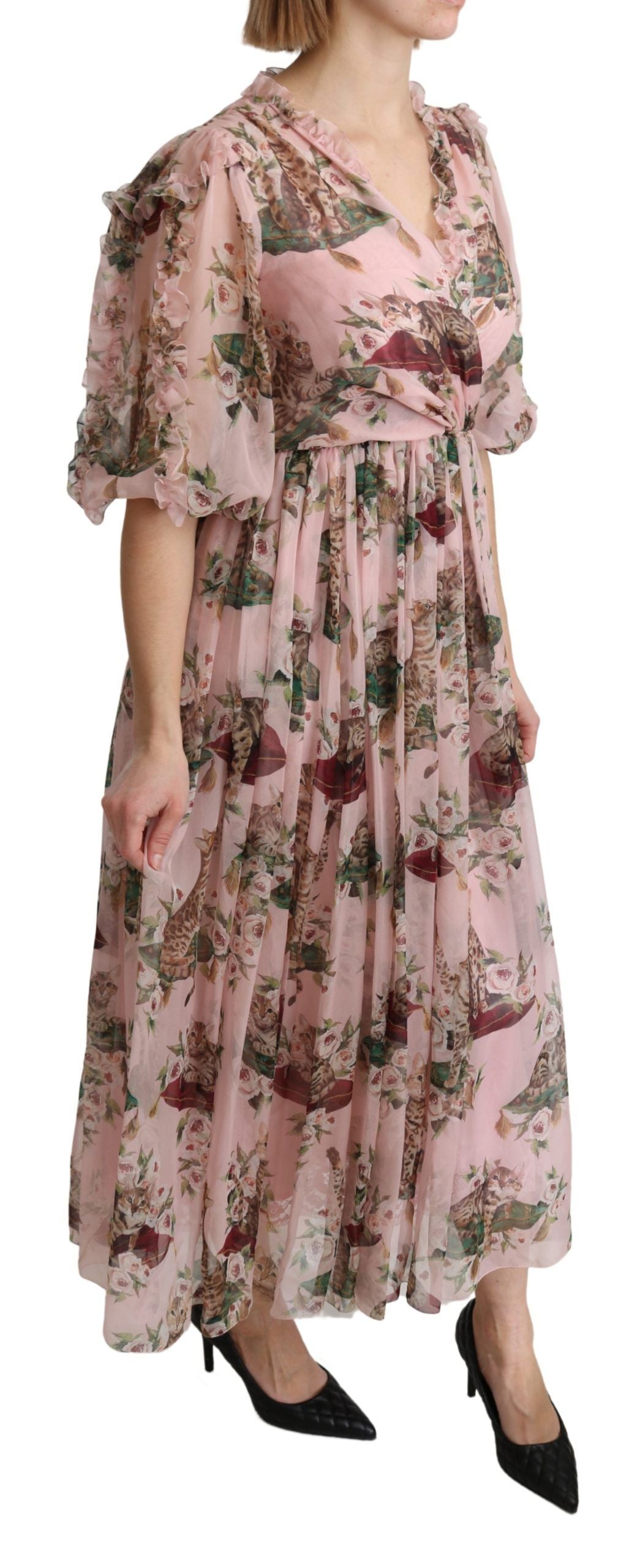 Robe longue en soie Dolce & Gabbana à motif chat Bengal rose, coupe A-line élégante et sophistiquée.