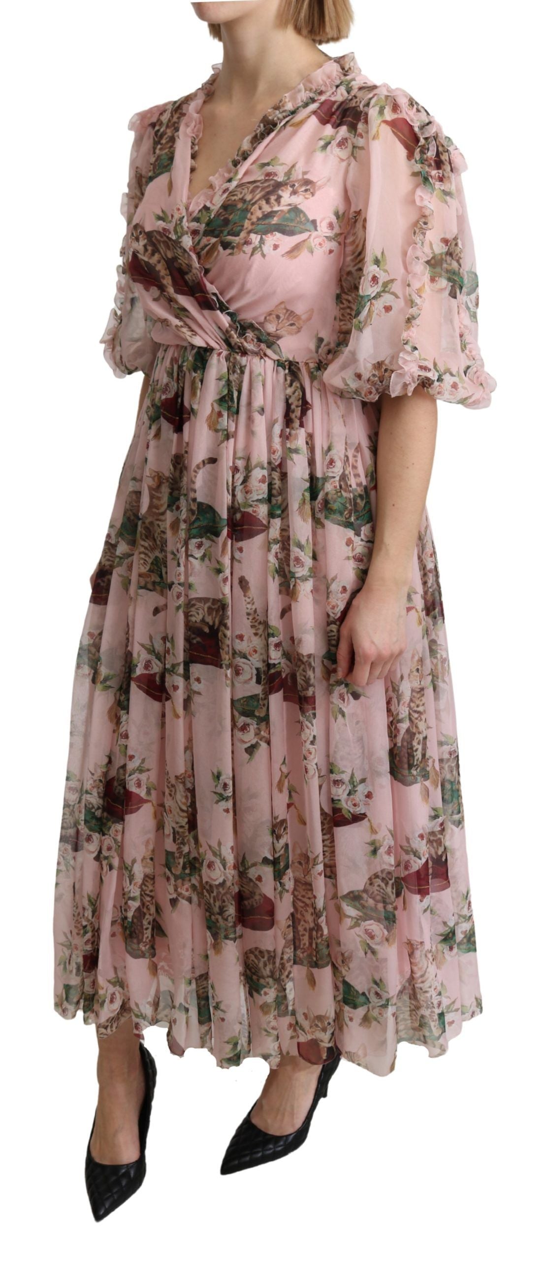 Robe longue en soie rose Dolce & Gabbana avec imprimé Bengal chat, coupe en ligne A élégante, vue de face.