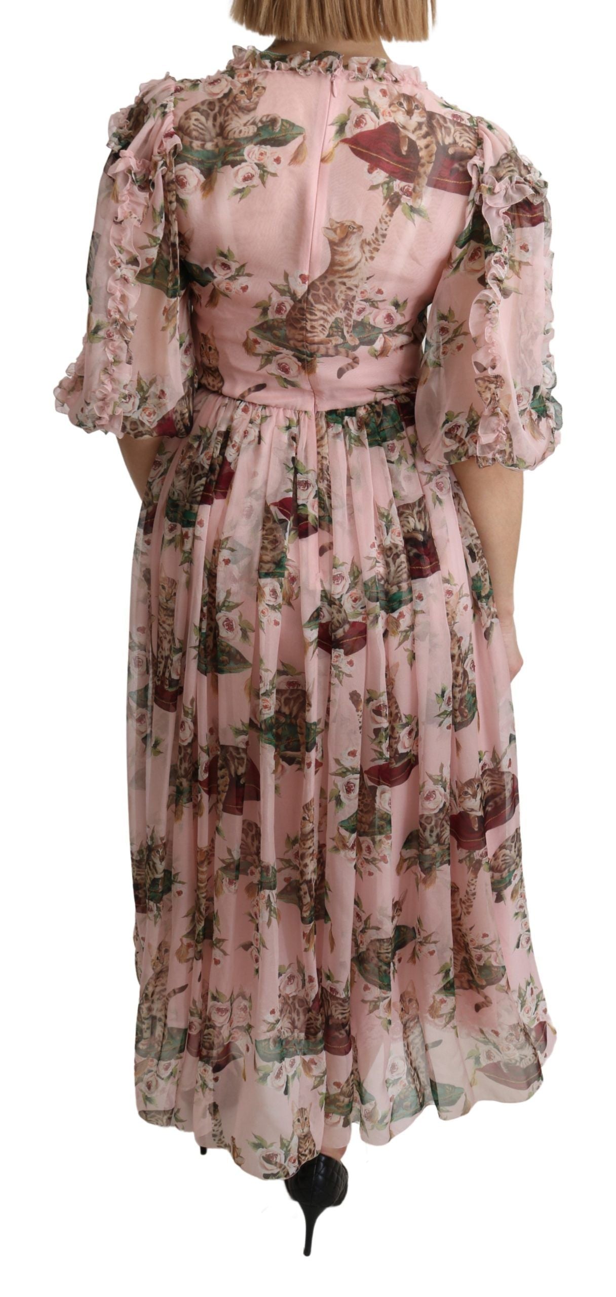 Robe longue en soie rose à imprimé chat Bengal de Dolce & Gabbana, coupe A-line élégante et sophistiquée.