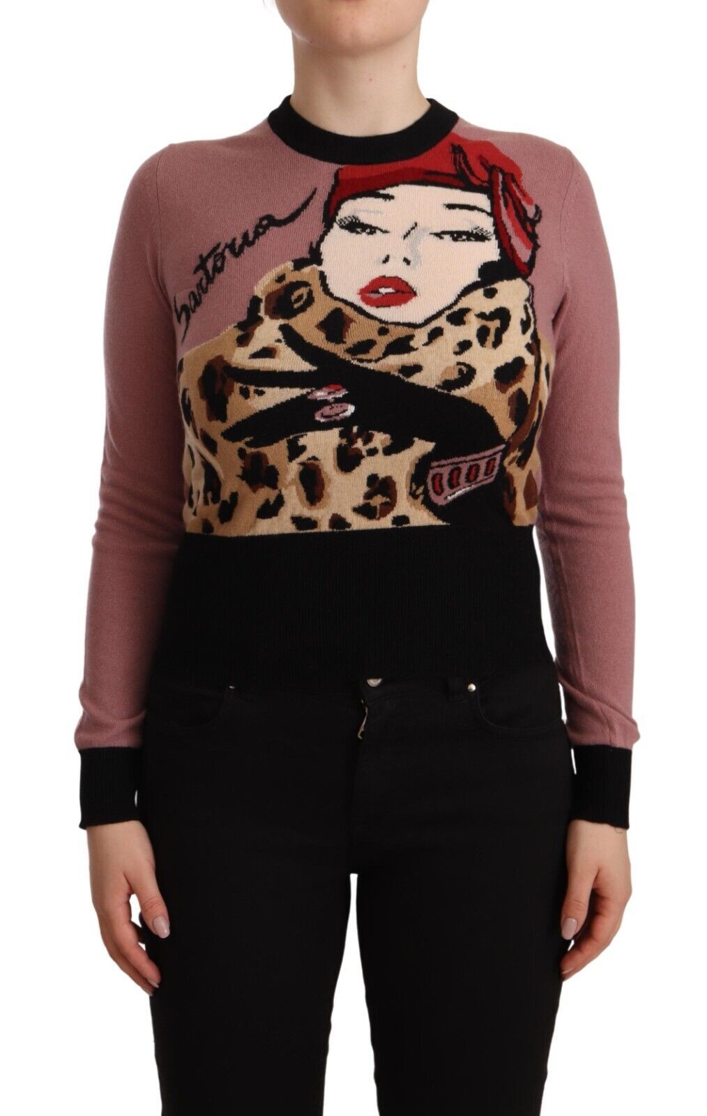 Pull-over en cachemire rose Dolce & Gabbana avec col rond, pull doux et élégant, parfait pour un style chic et confortable.