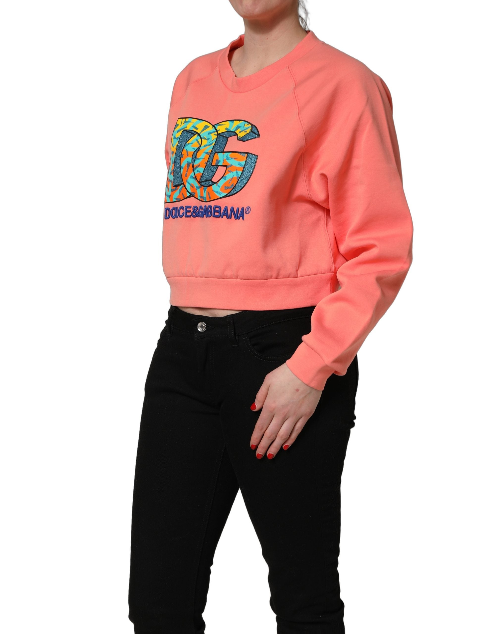 Sweat-shirt cropped Dolce & Gabbana rose graphique à col rond, pull en coton rose clair, style décontracté et tendance.