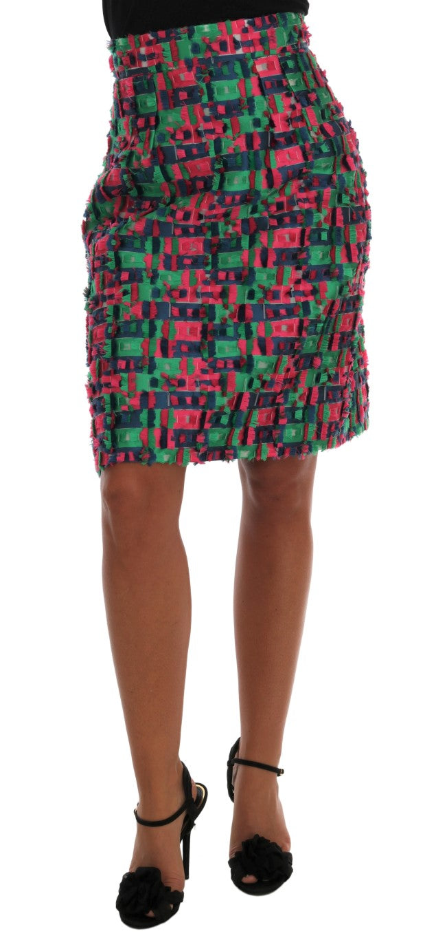Jupe crayon jacquard rose et vert Dolce & Gabbana, élégante et tendance, portée avec un style sophistiqué.