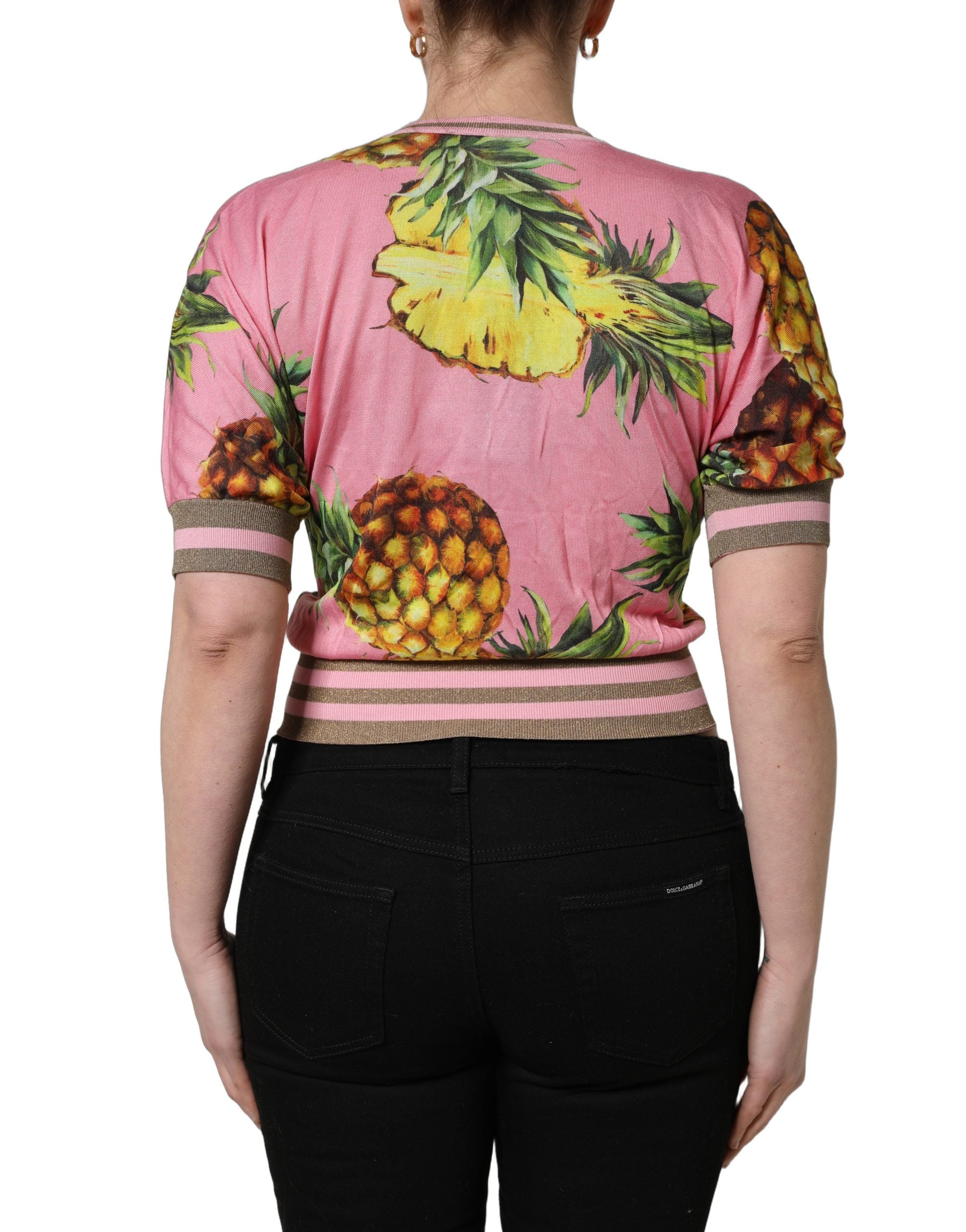 Top court Dolce & Gabbana à manches courtes Rose ananas, coupe courte, style Vneck, en tissu léger.