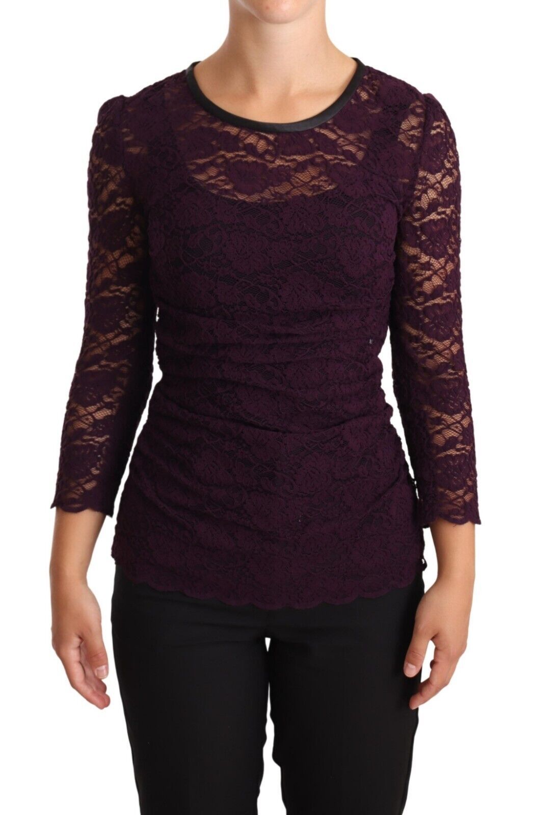 Haut en dentelle violet à manches longues de Dolce & Gabbana, blouse élégante avec détails en dentelle raffinée.
