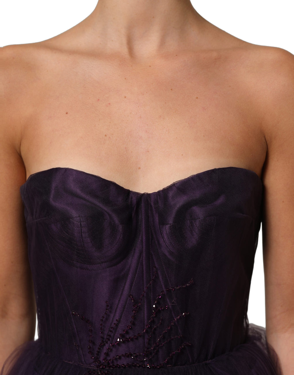 Robe longue en tulle violet en plusieurs couches en soie de Dolce & Gabbana, élégante et fluide, pour une occasion spéciale.