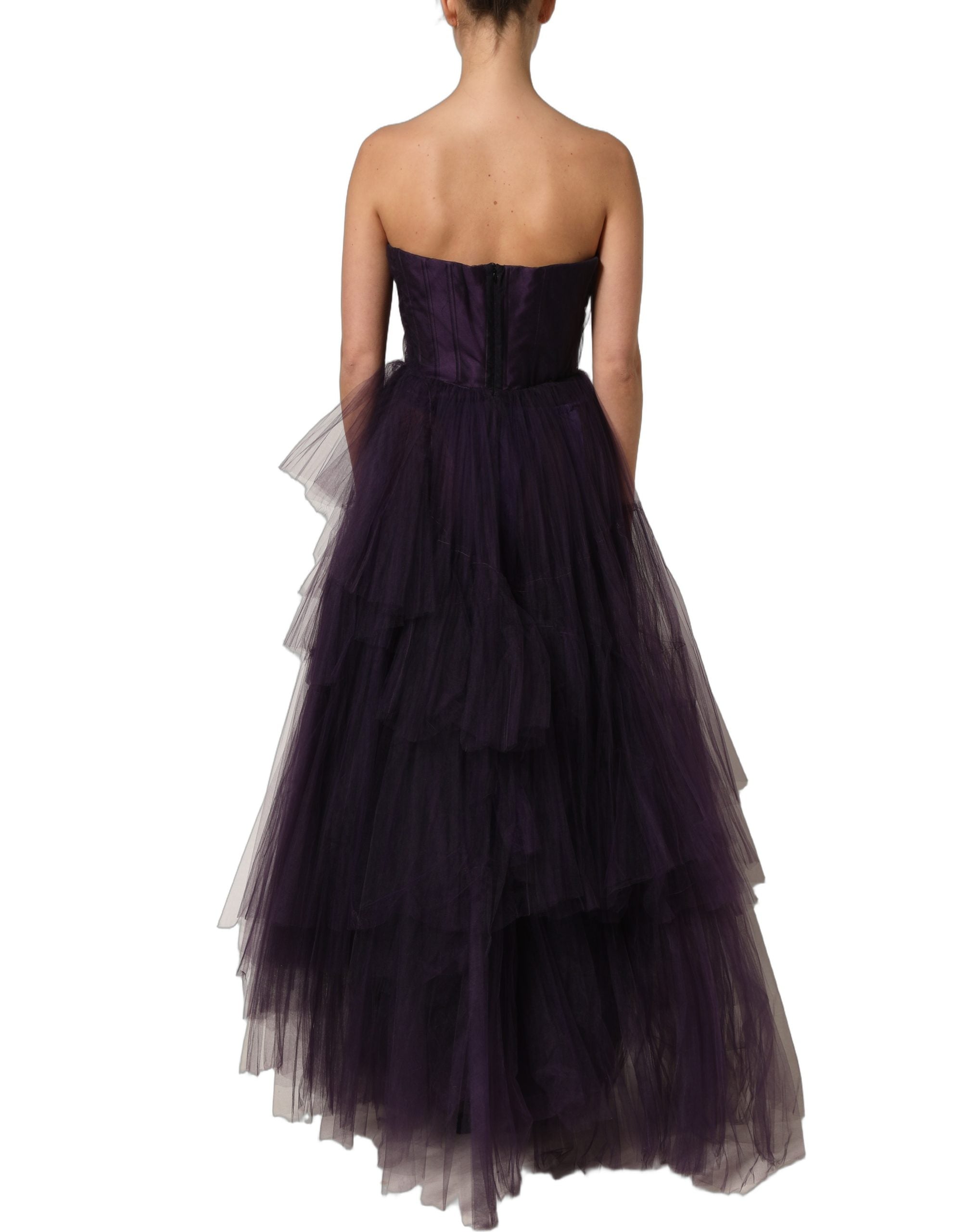 Robe longue en tulle violet en plusieurs couches en soie de Dolce & Gabbana, élégante et fluide, pour une allure sophistiquée.
