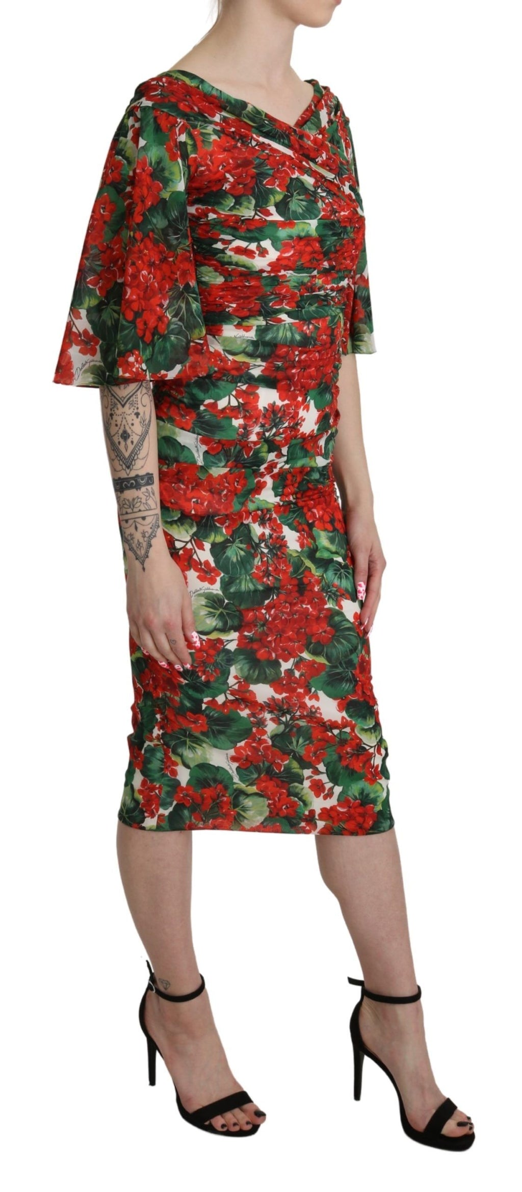 Robe midi en soie à fleurs rouges de Dolce & Gabbana, robe ajustée de style sheath, élégante et sophistiquée.