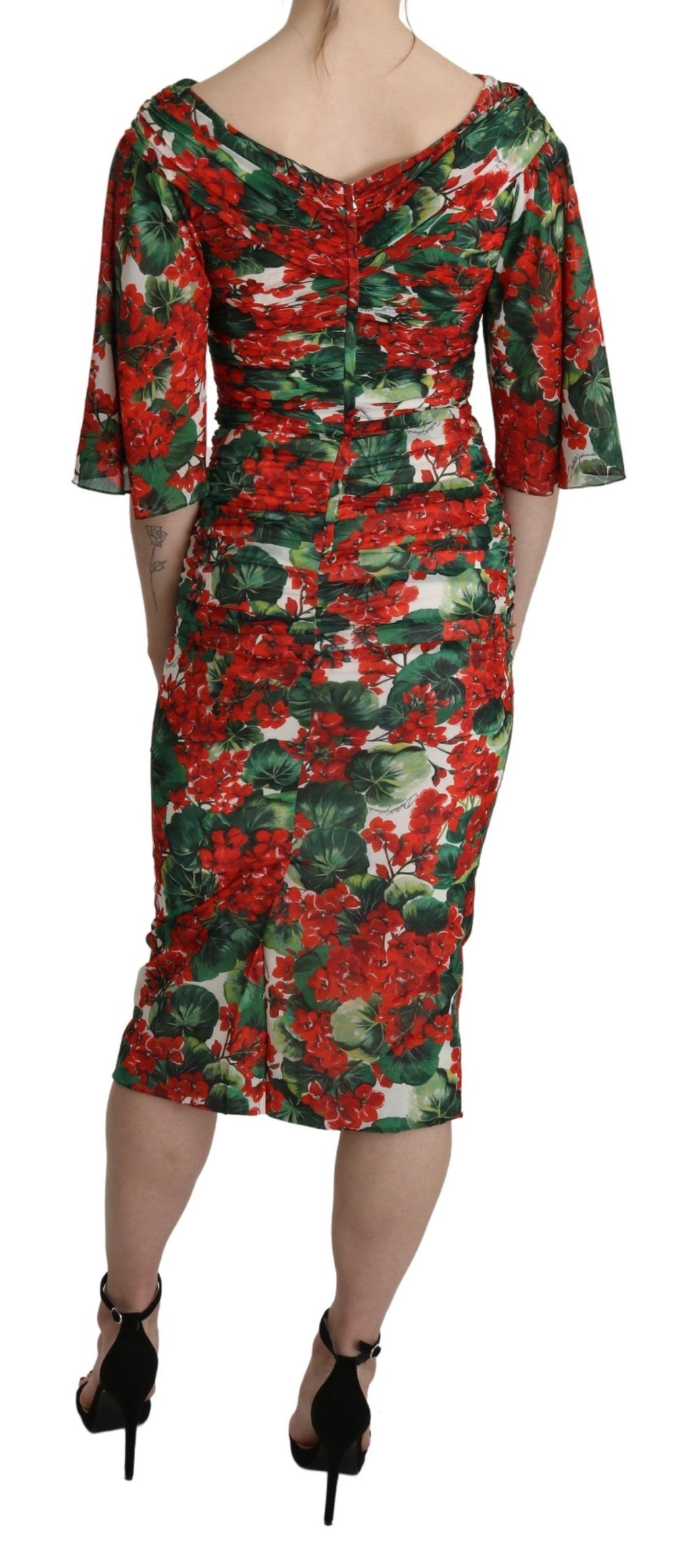 Robe midi en soie rouge à fleurs Dolce & Gabbana, coupe ajustée et élégante, tenue sophistiquée pour occasion spéciale.