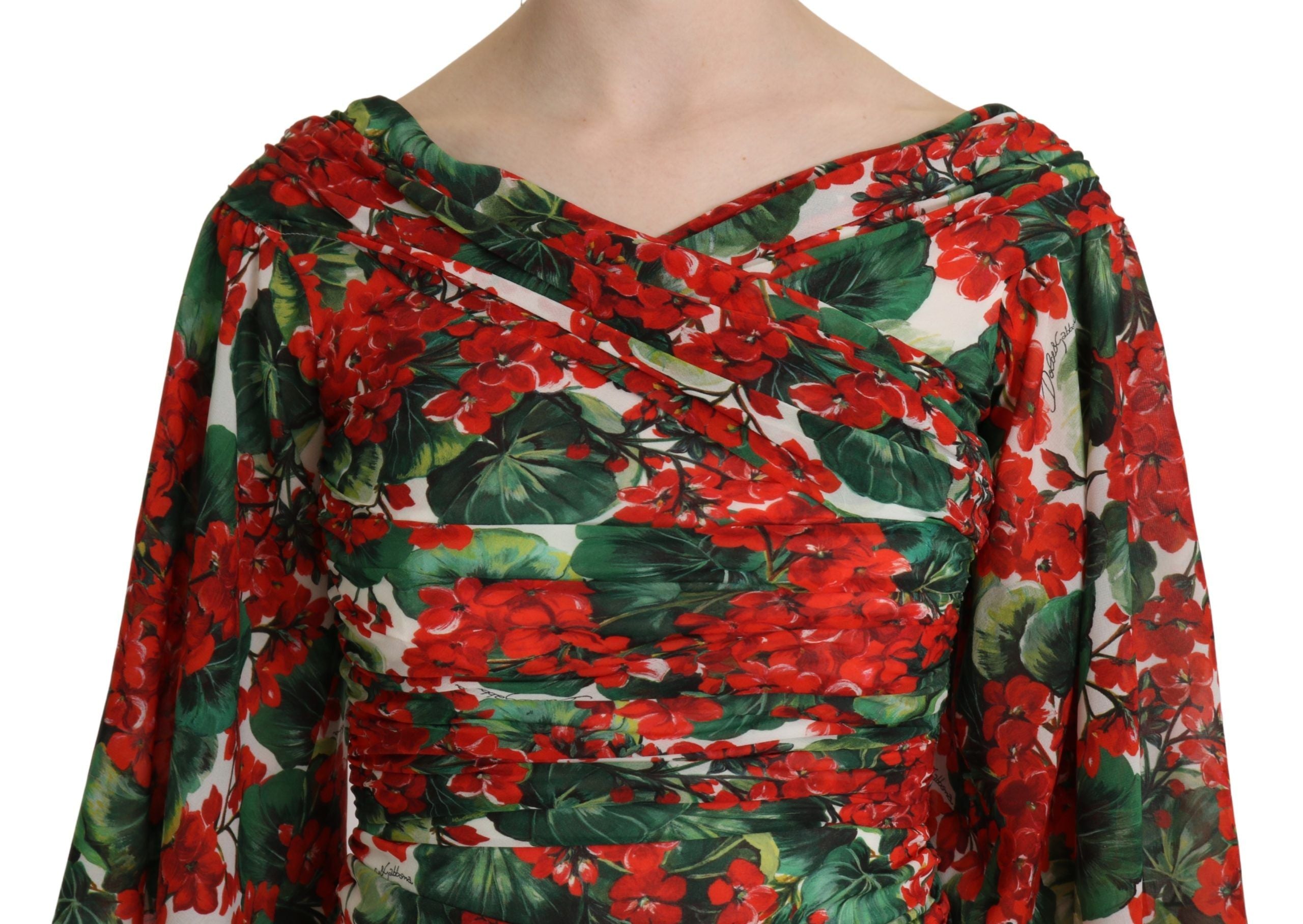 Robe mi-longue en soie rouge à fleurs Dolce & Gabbana, robe cintrée élégante avec stretch, parfaite pour une occasion sophistiquée.