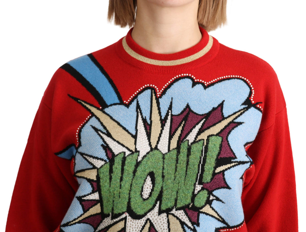Pull en cachemire rouge Dolce & Gabbana avec motif de dessin animé, douceur et style élégants.