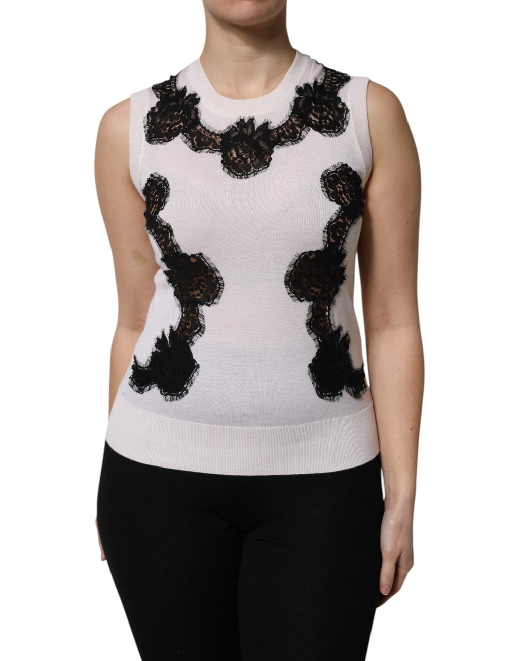Débardeur blanc en cachemire Dolce & Gabbana avec détails en dentelle florale, élégant et confortable.