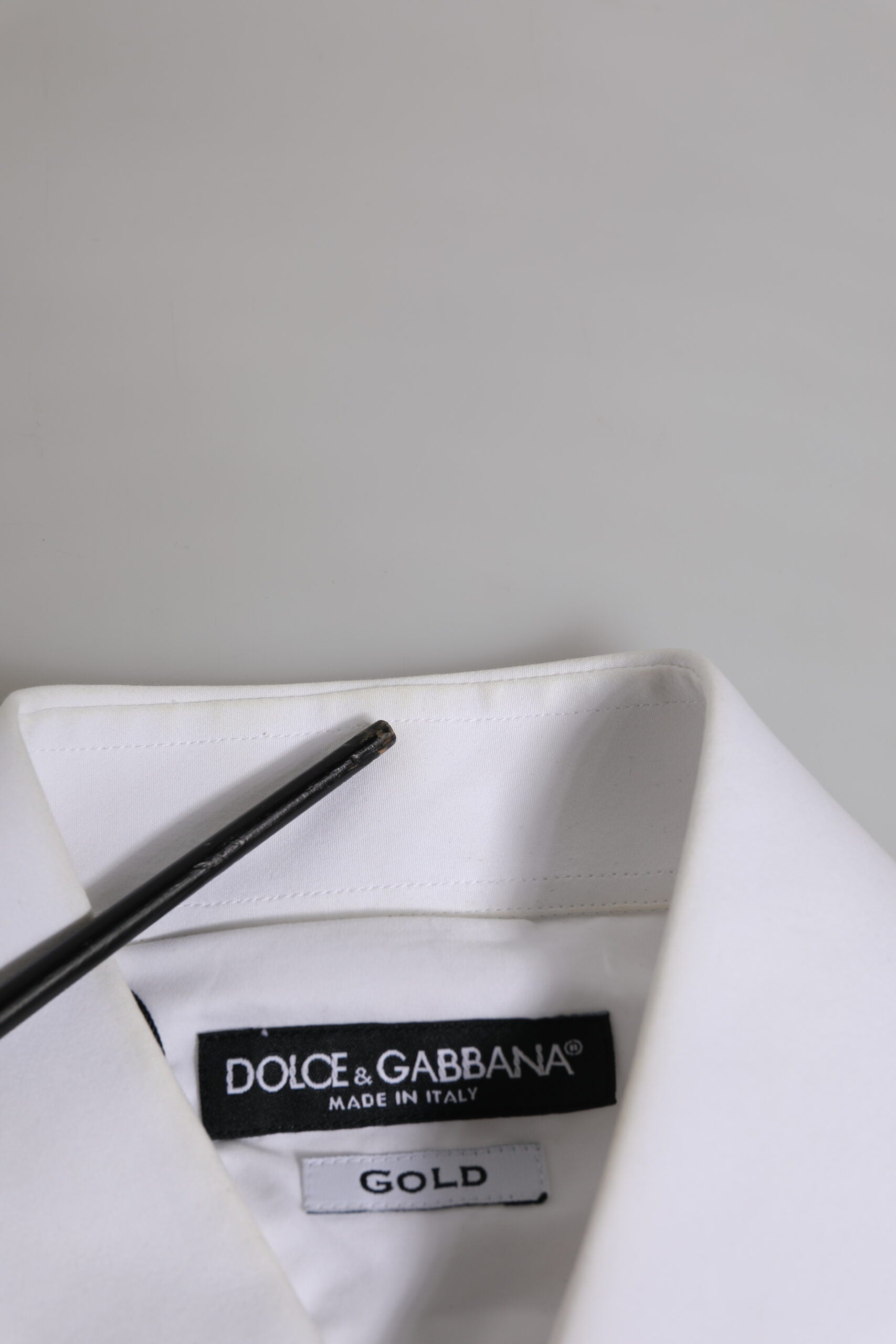 Chemise blanche en coton Dolce & Gabbana à manches longues, élégante pour occasions formelles.