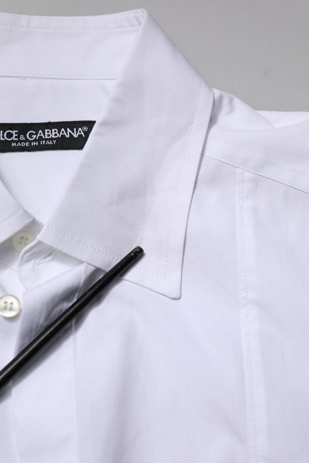 Chemise formelle Dolce & Gabbana en coton blanc à manches courtes, élégante et sophistiquée.