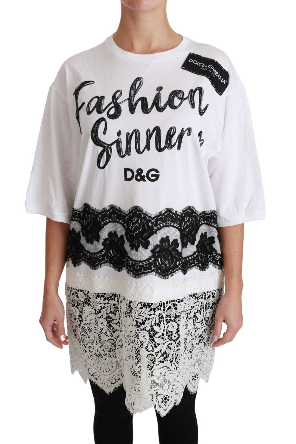 T-shirt blanc Dolce & Gabbana en coton avec dentelle, style chic et élégant, vue de face sur un mannequin.