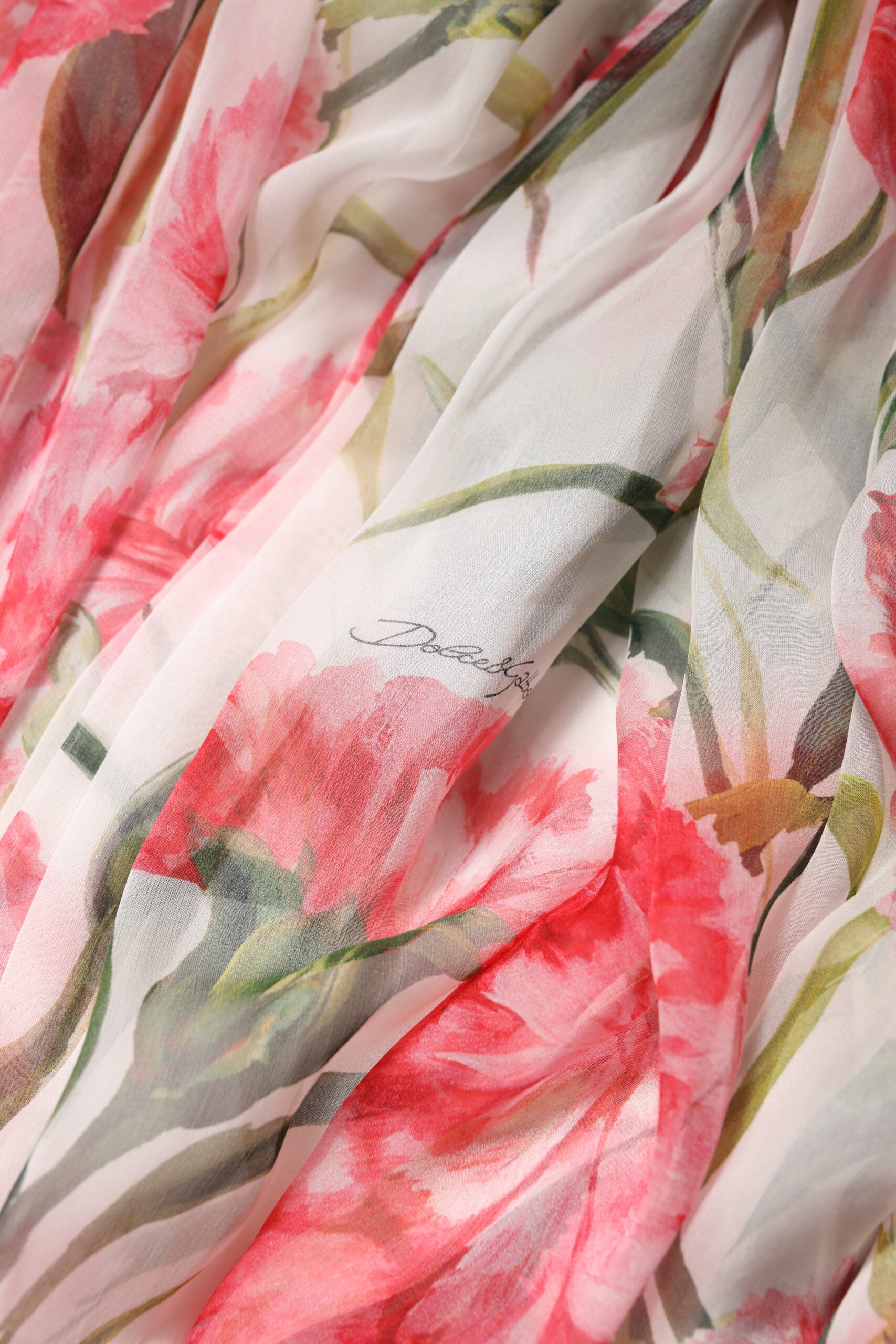 Robe maxi en soie blanche à fleurs avec encolure halter, robe A-line élégante de Dolce & Gabbana.