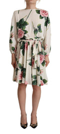 Robe longue Dolce & Gabbana à manches longues, motif roses blanches, coupe en A, élégante et raffinée.