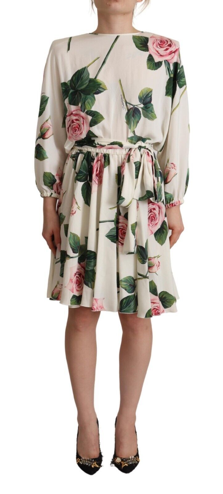 Robe longue Dolce & Gabbana à manches longues, motif roses blanches, coupe en A, élégante et raffinée.