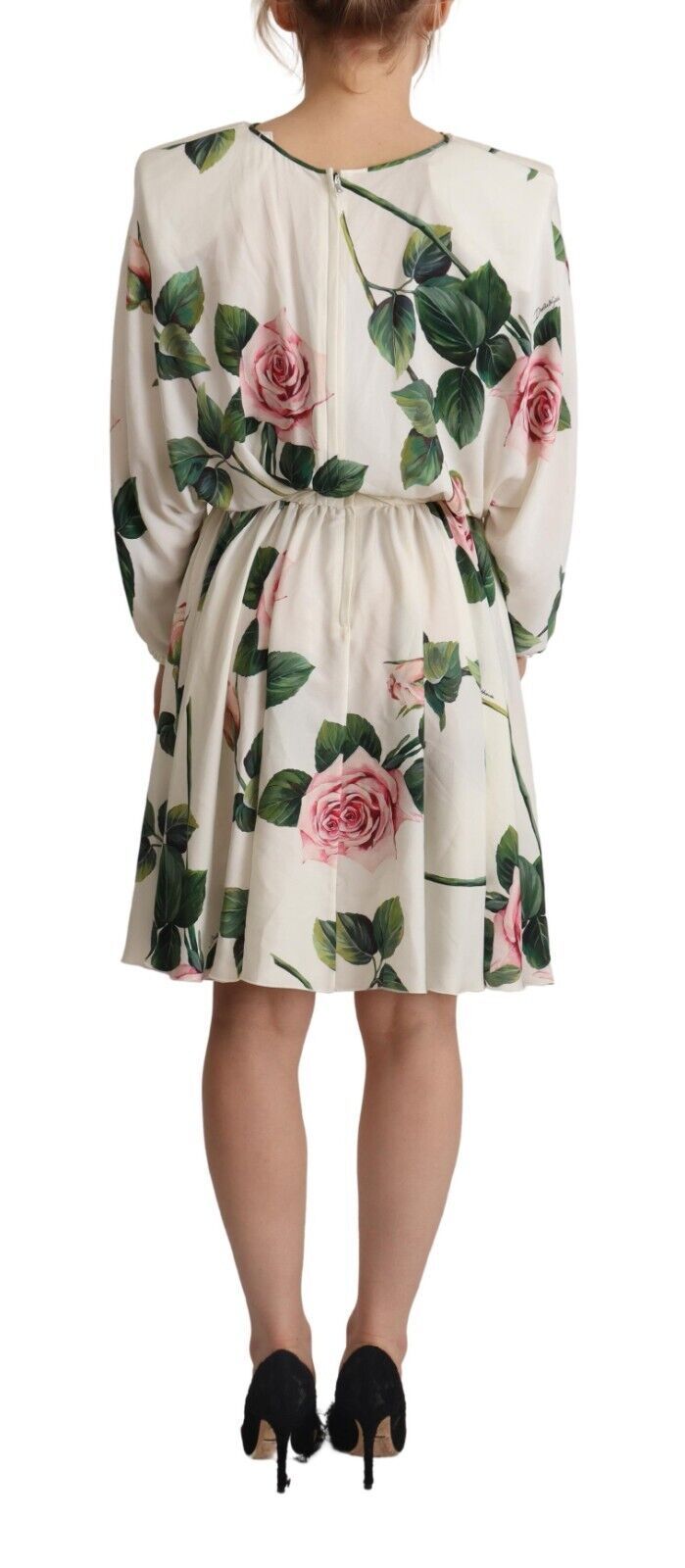 Robe longue Dolce & Gabbana à manches longues avec imprimé de roses blanches, coupe en ligne A, tissu léger et élégant.