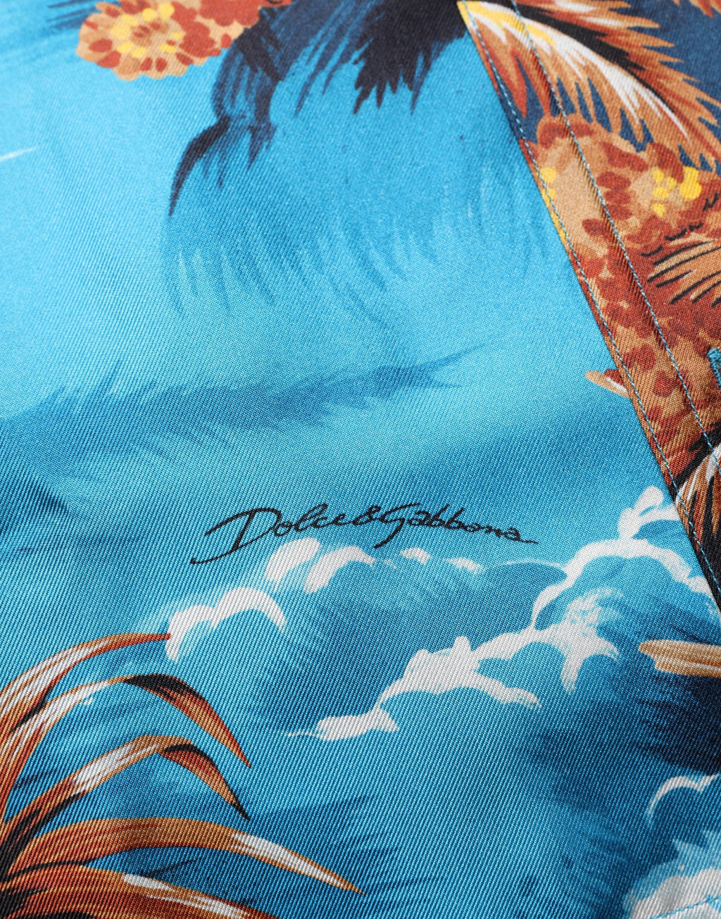 Chemise en soie bleue Dolce & Gabbana avec motif hawaïen graphique, en twill léger et élégant.