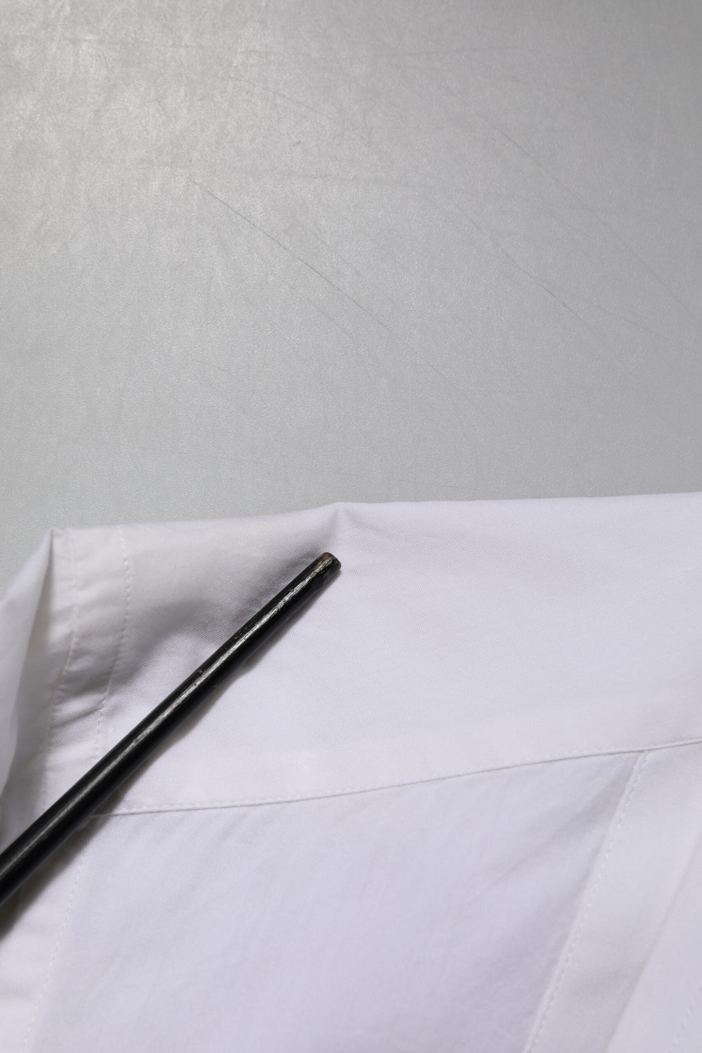 Chemise formelle en coton blanc à or de Dolce & Gabbana, robe en popeline élégante et sophistiquée.