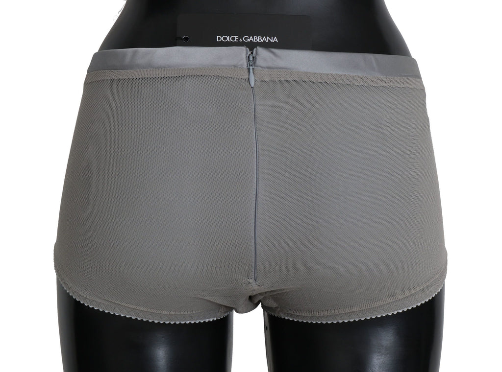 Sous-vêtements Dolce & Gabbana en argent avec bas en soie et filet, détail élégant et sophistiqué, vue de face.