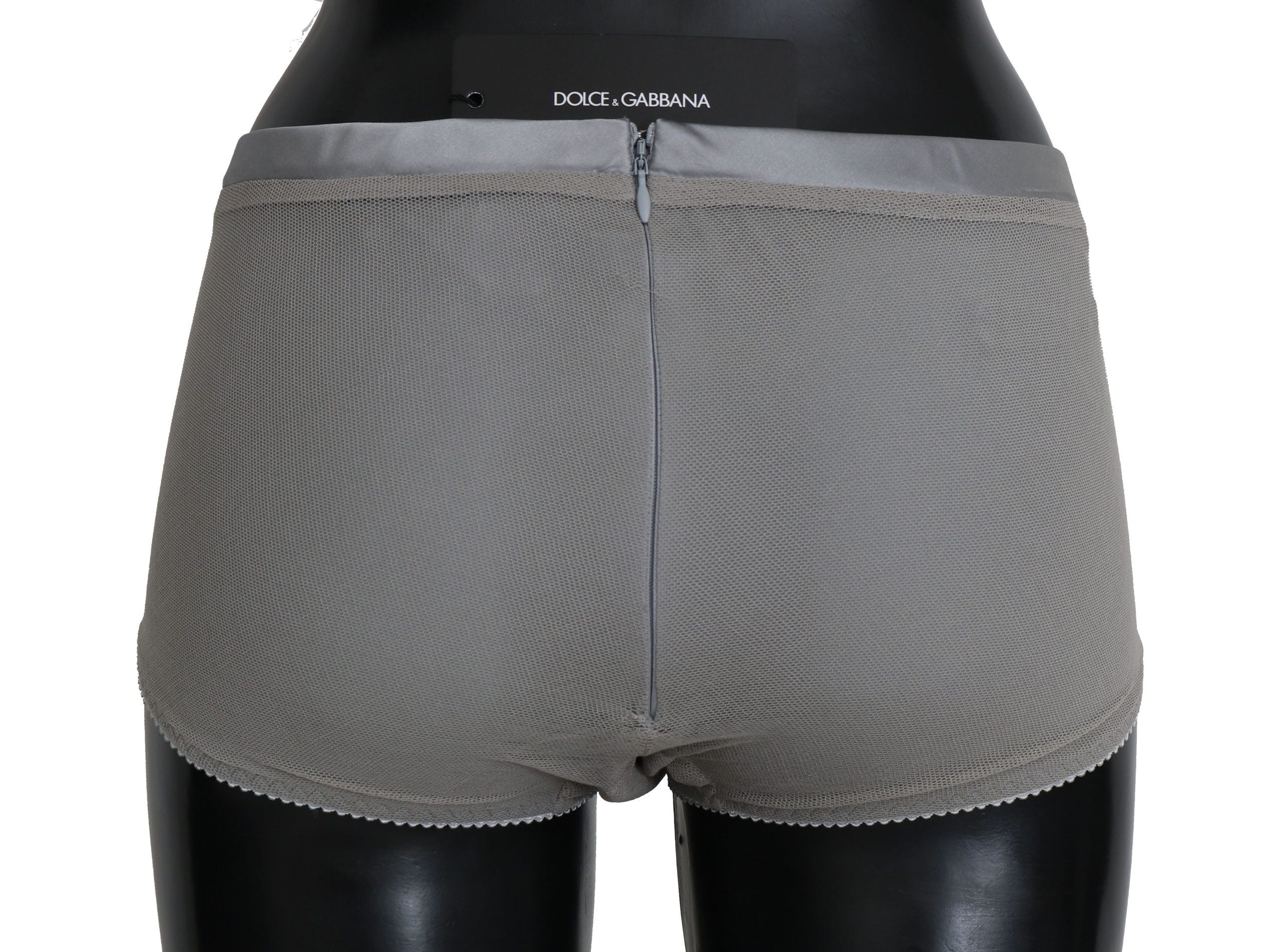Sous-vêtements Dolce & Gabbana en argent avec bas en soie et filet, détail élégant et sophistiqué, vue de face.