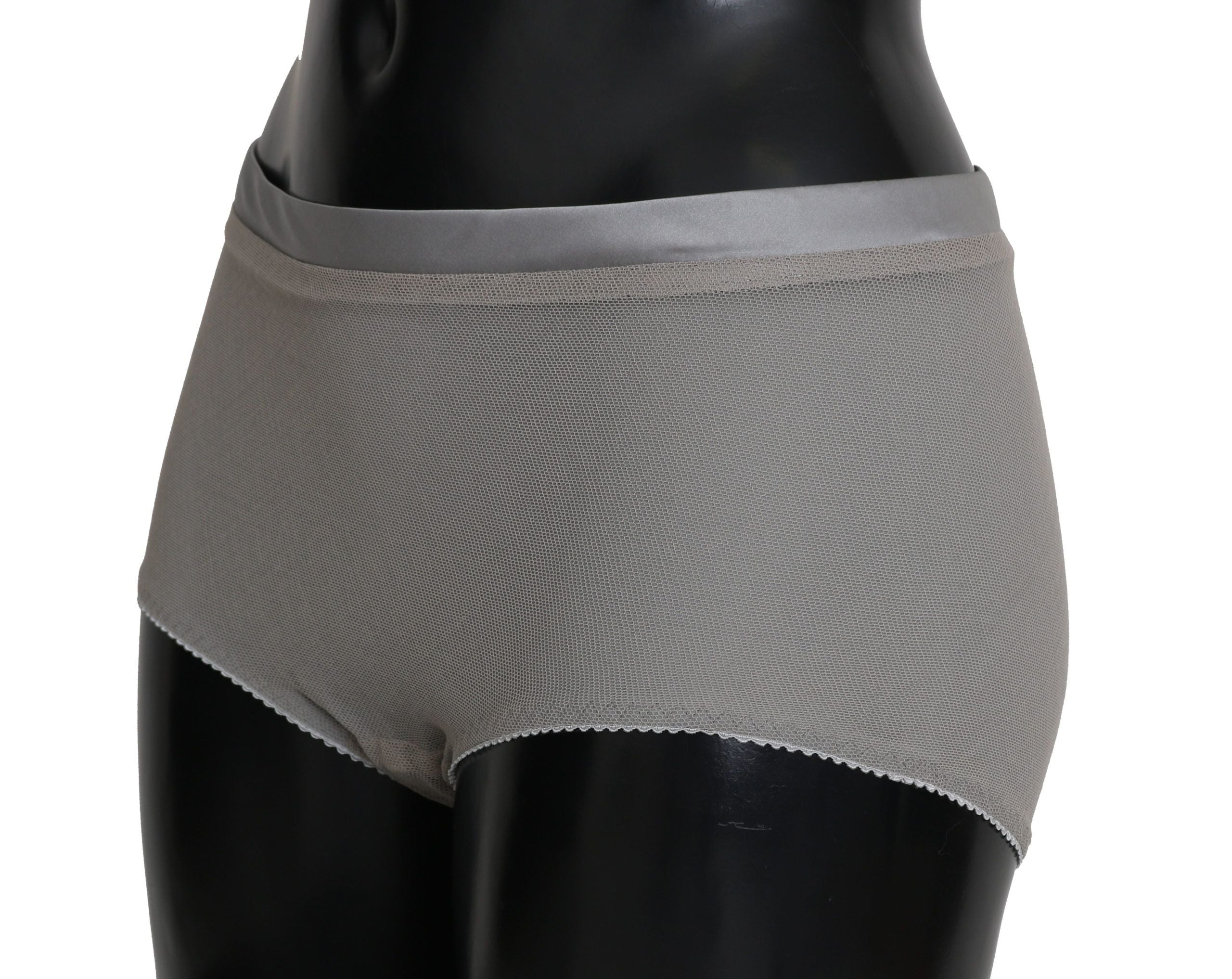 Sous-vêtements Dolce & Gabbana en argent avec bas en filet en soie, détail élégant et matière délicate visible dans l'image.