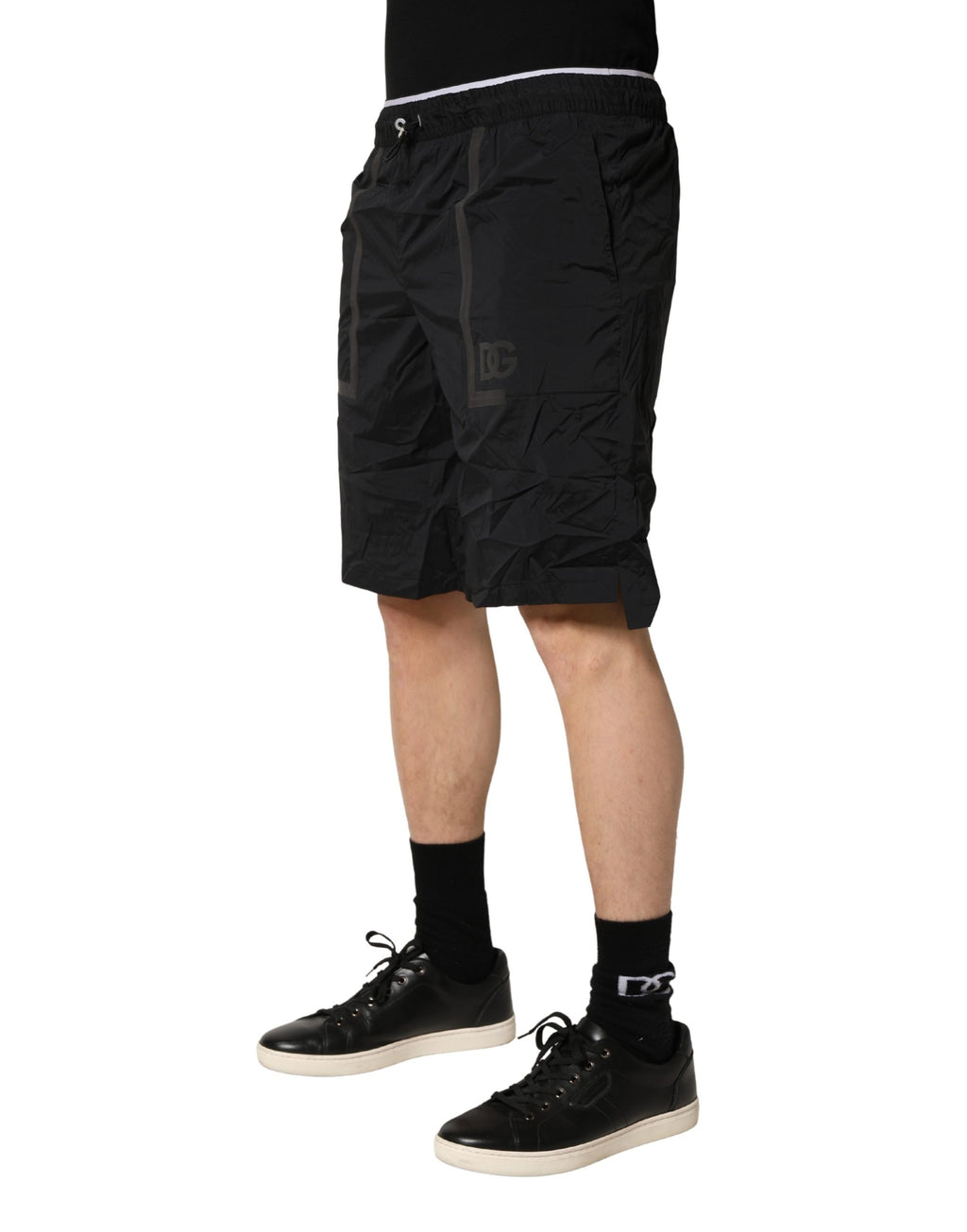 Short de bain noir en nylon avec taille élastique de Dolce & Gabbana, style élégant et confortable pour la plage.