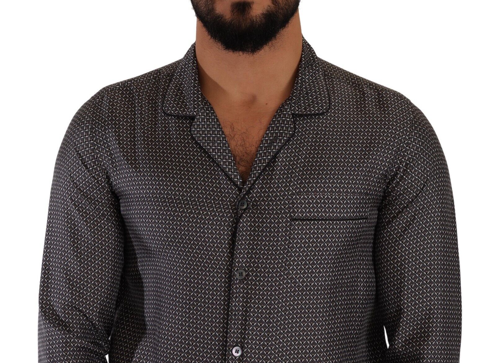 Chemise de pyjama homme Dolce & Gabbana à motif fantasy gris, style confortable et élégant, vue de face.