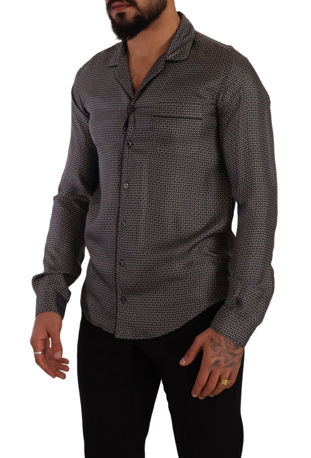 Chemise de pyjama pour homme Dolce & Gabbana avec motif fantasie gris, élégante et confortable, en tissu doux.