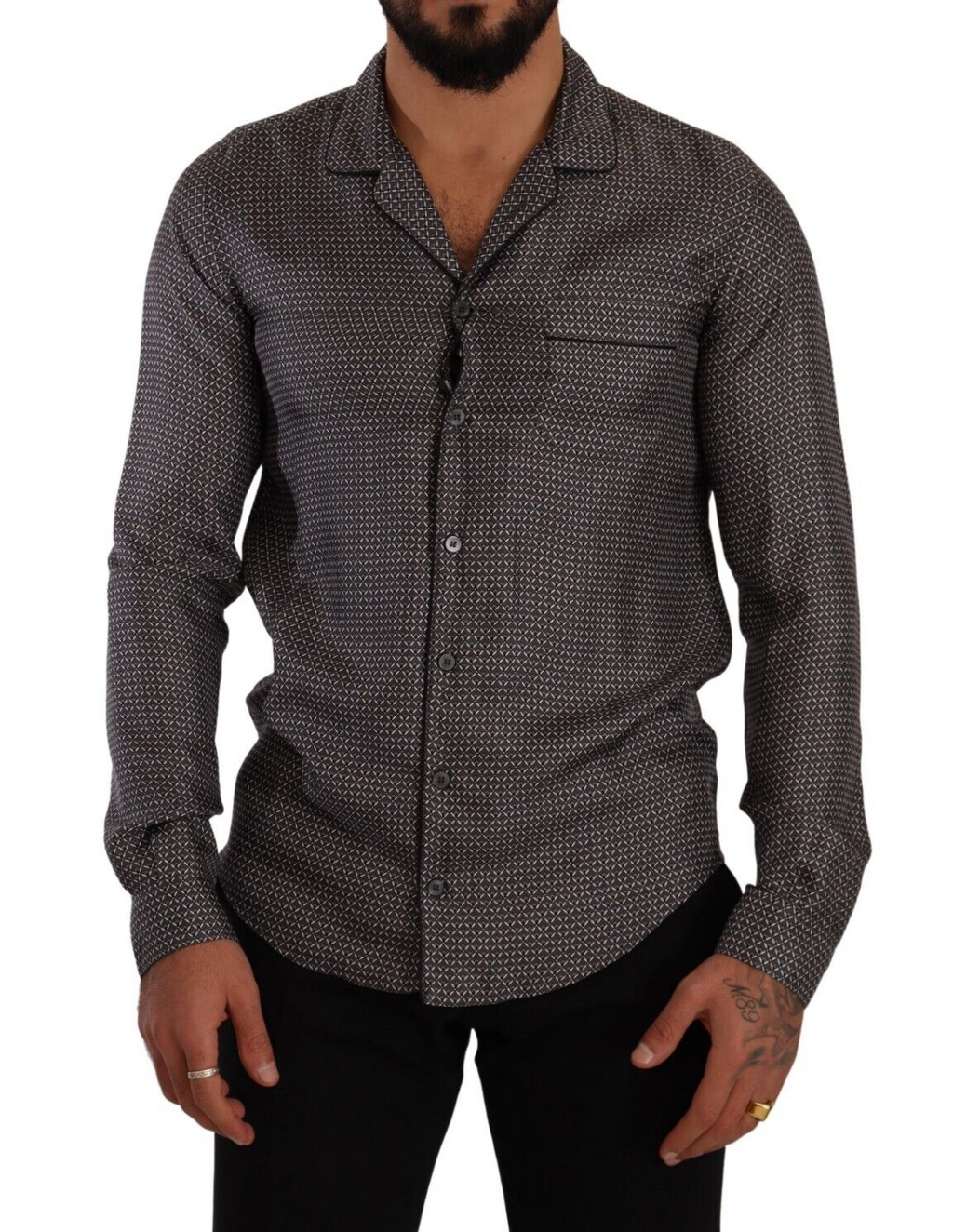 Chemise homme Dolce & Gabbana en pyjama gris à motif fantaisie, style confortable et élégant pour la nuit.