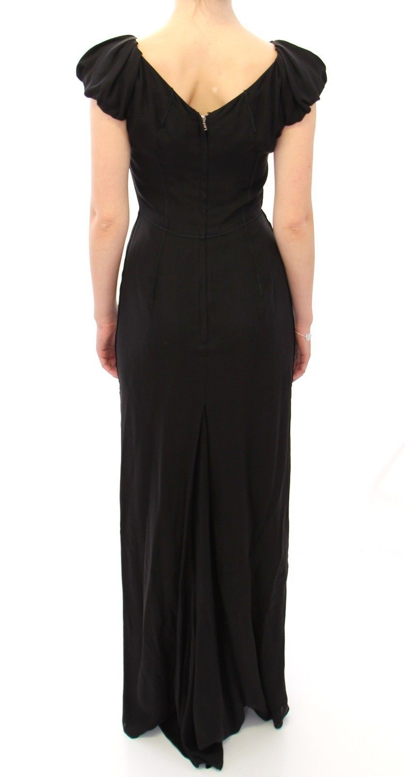 Robe longue noire en soie Dolce & Gabbana, manches courtes, style maxi, détail élégant et fluide, vêtement de soirée sophistiqué