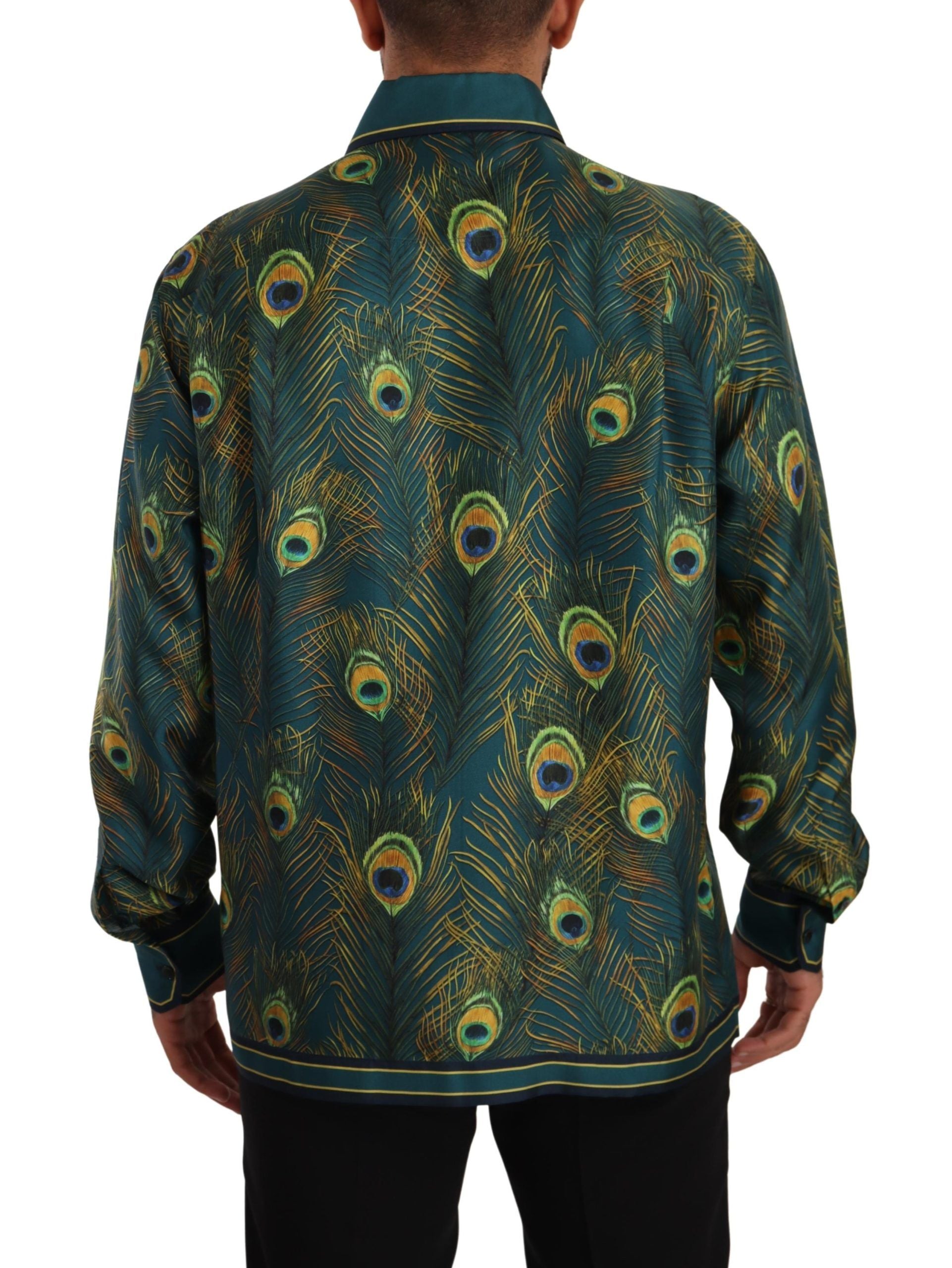 Chemise homme Dolce & Gabbana en soie avec motif plumes de paon, élégant pyjama en satin à imprimé coloré.