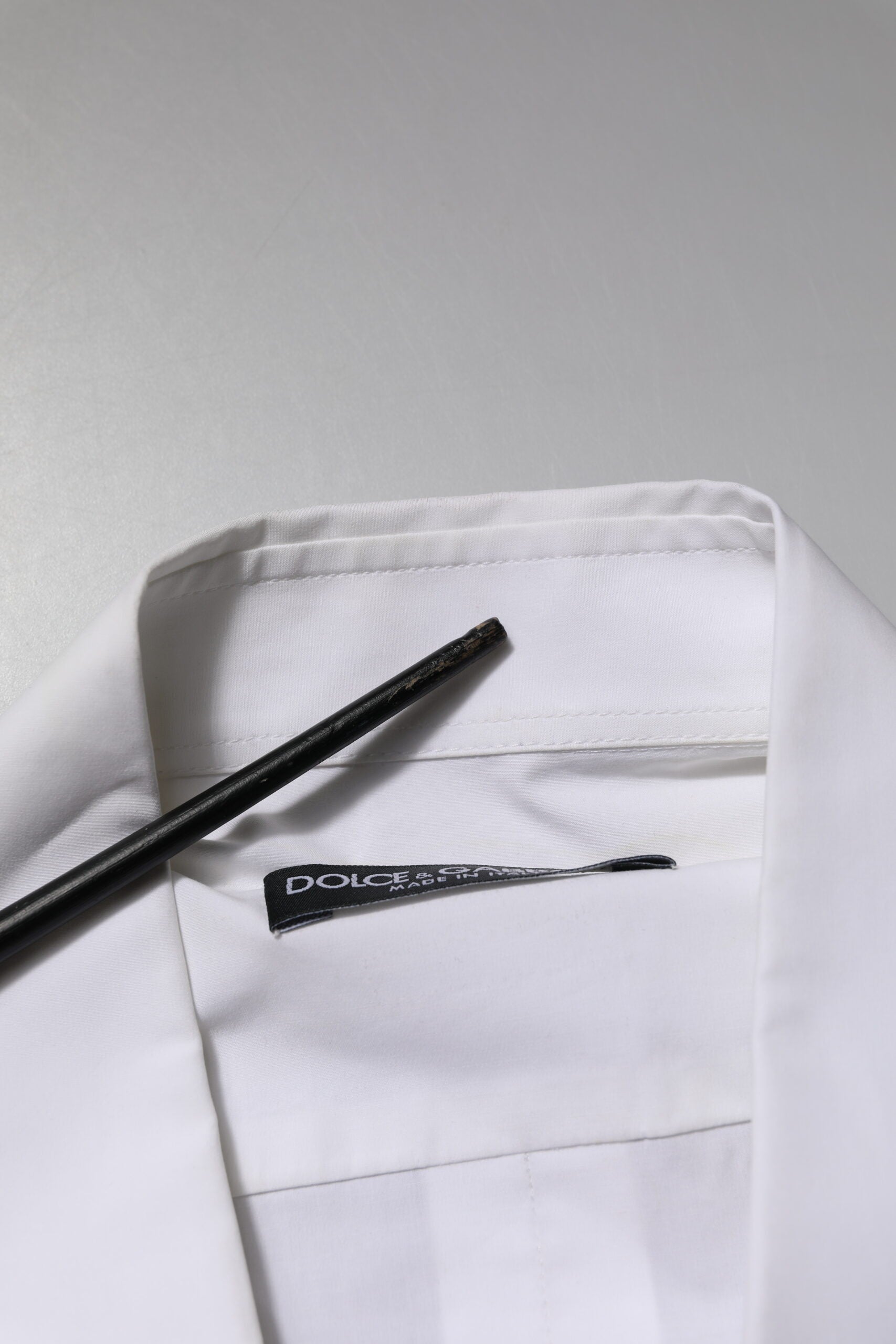 Chemise blanche en coton à manches longues de Dolce & Gabbana, vêtement formel élégant pour femme.