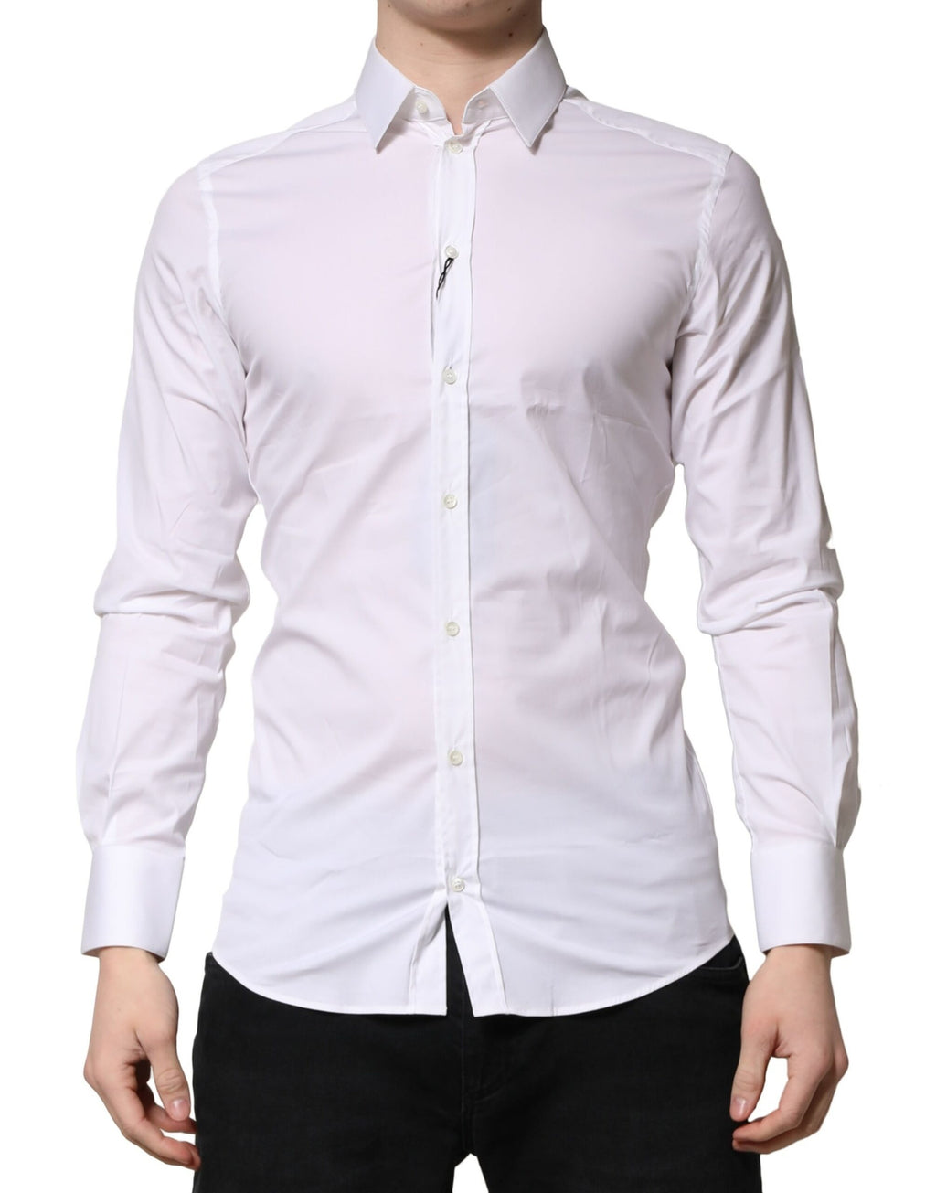 Chemise formelle Dolce & Gabbana blanche à manches longues et accents dorés, élégante vêtement pour occasions spéciales.