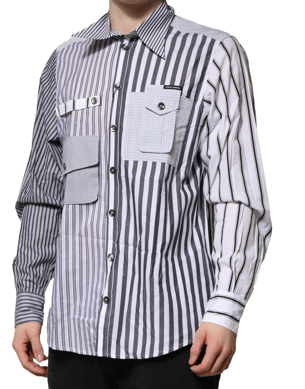 Chemise homme Dolce & Gabbana en coton blanc et gris à rayures pour un style décontracté et élégant.