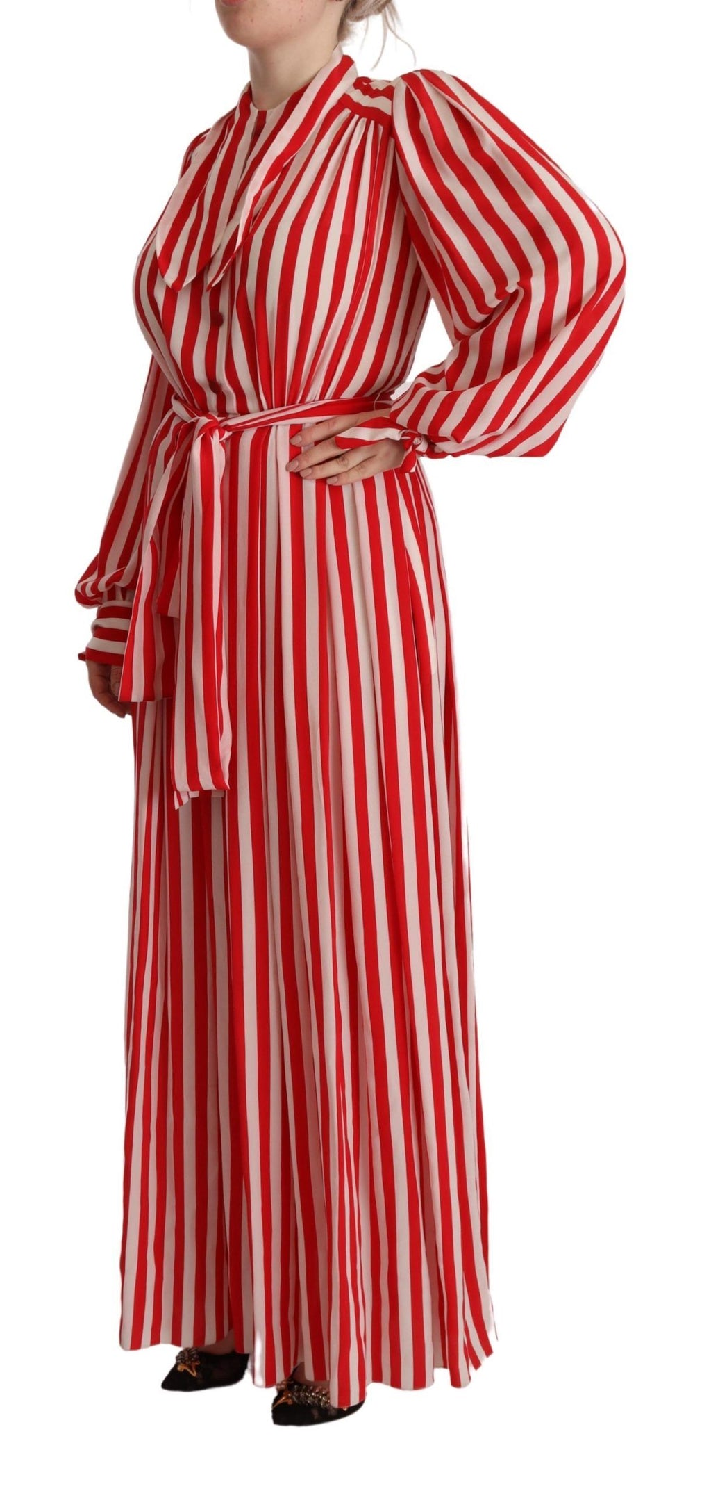 Robe Dolce & Gabbana en soie blanche et rouge, coupe évasée et style robe shift élégante, visible sur l'image.