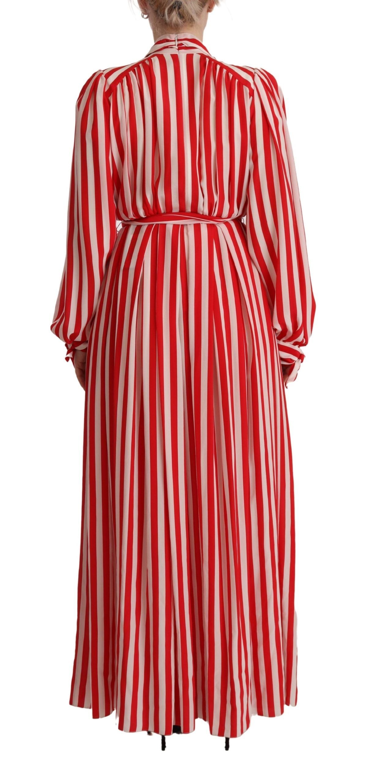 Robe fluide à ligne A en soie blanche et rouge de Dolce & Gabbana, élégante et sophistiquée.