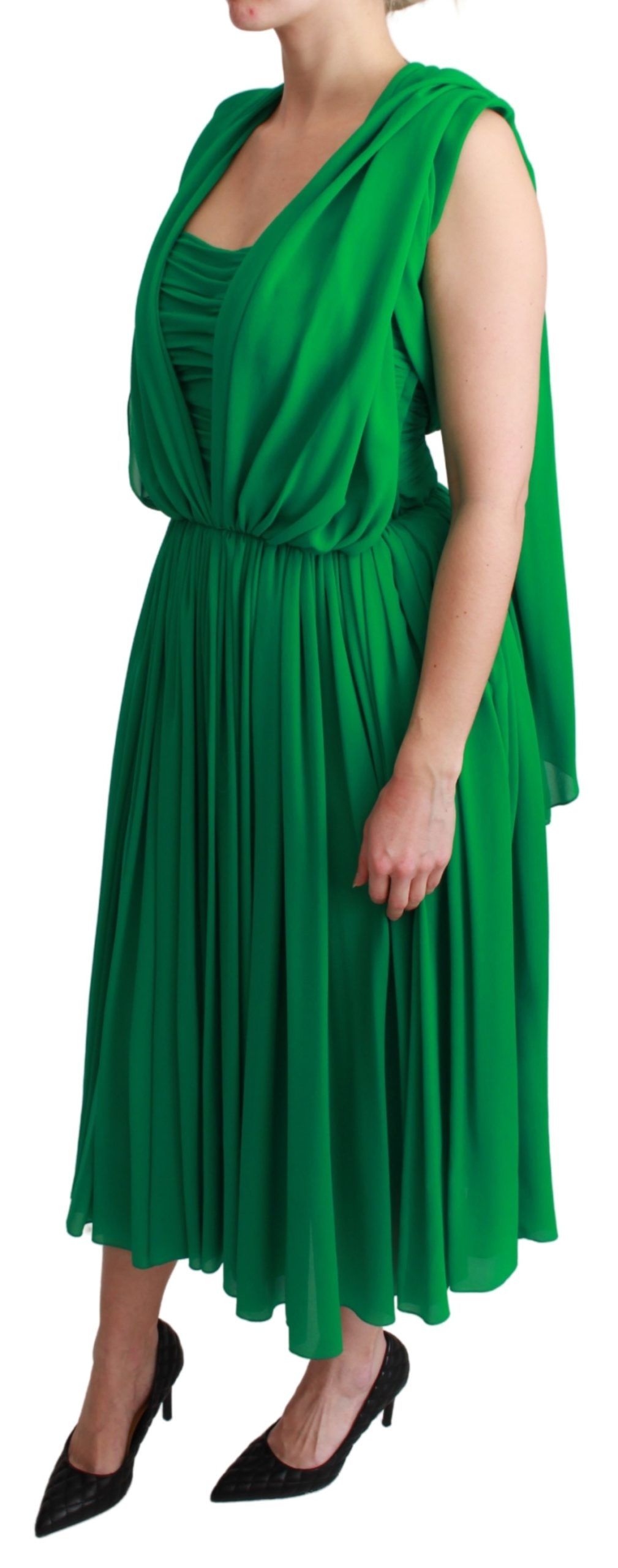 Robe longue sans manches en soie verte de Dolce & Gabbana avec plis, vue de face sur un fond neutre.