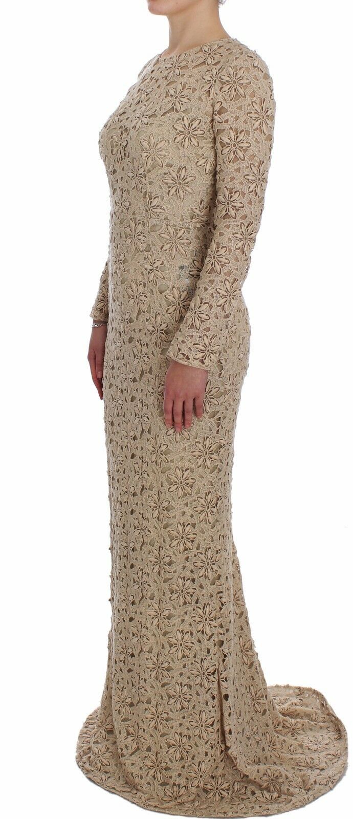 Robe longue beige en dentelle florale de Dolce & Gabbana, robe fourreau élégante avec détails délicats.