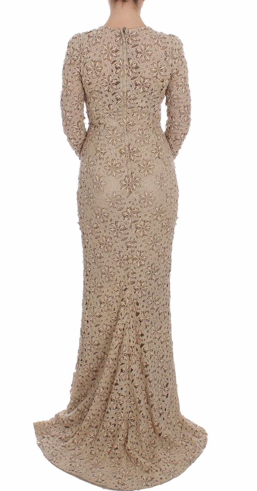 Robe longue beige à fleurs en dentelle Dolce & Gabbana, coupe ajustée et élégante, ornée de motifs floraux raffinés.