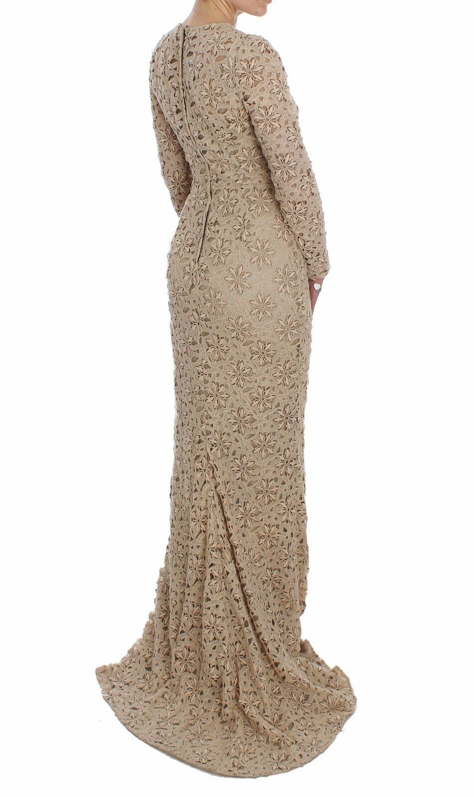 Robe longue beige en dentelle florale de Dolce & Gabbana, coupe ajustée et élégante, pour une allure sophistiquée.