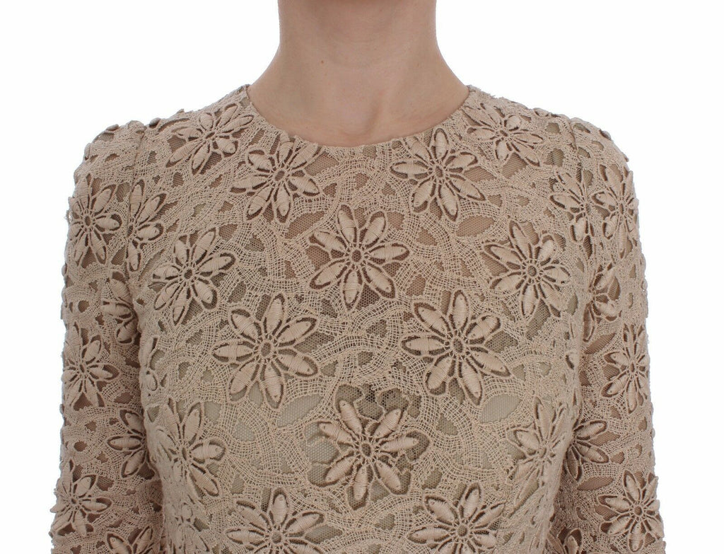 Robe longue beige à fleurs en dentelle Dolce & Gabbana, robe fourreau élégante avec motifs floraux raffinés.